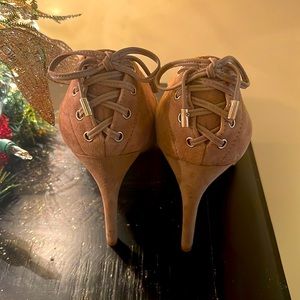 Nine West beige suede size 9 pumps